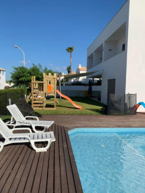 Villa dos Salgados, 5BDR, beach front, near Salgados golf Club